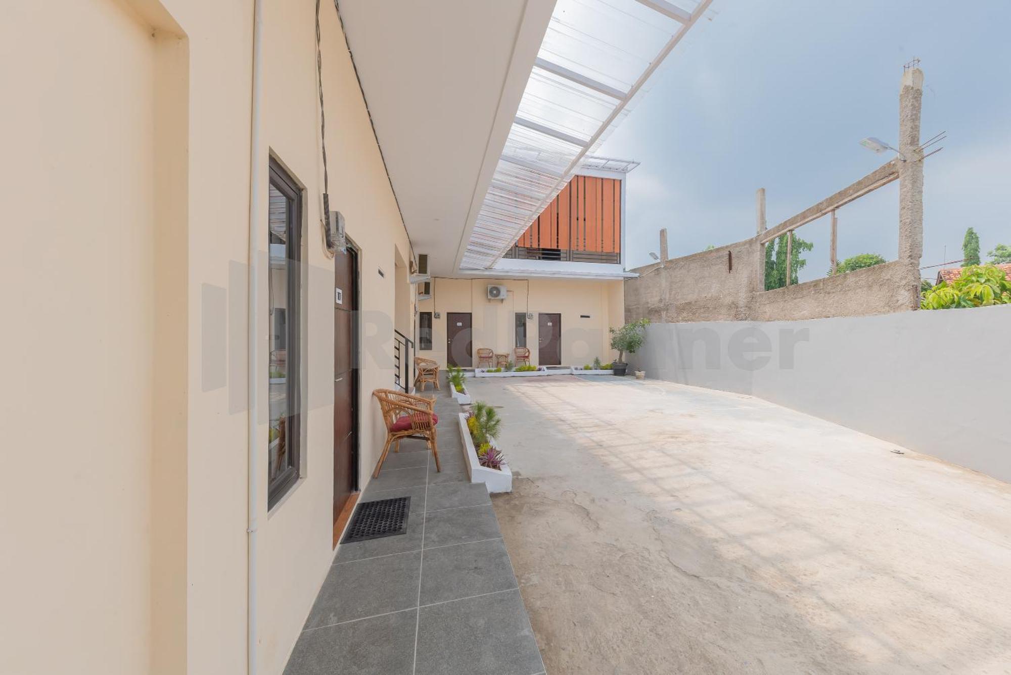 Rumah Panda Guesthouse Redpartner Tangkil  エクステリア 写真